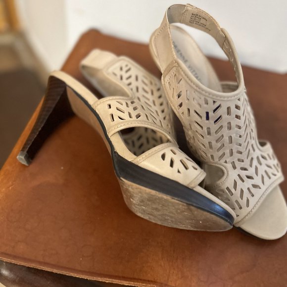 ADRIENNE VITTADINI Leather AV POSER Beige Cut Out Slingback Heels Shoes - Picture 2 of 2